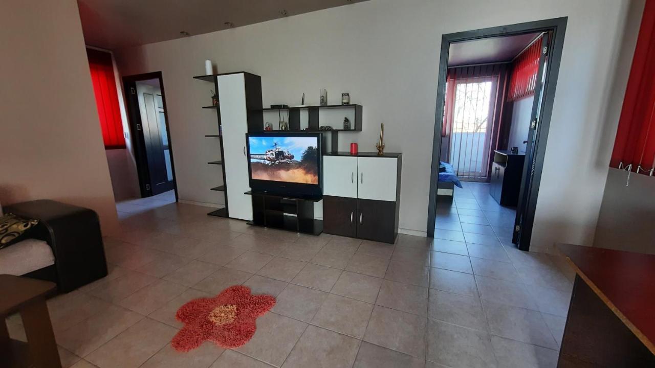 Spacious, Modern Condo In New Villa - Sleeps 6 Bucharest Exterior photo