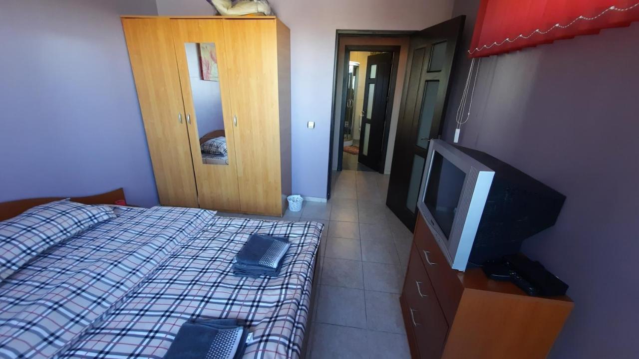 Spacious, Modern Condo In New Villa - Sleeps 6 Bucharest Exterior photo