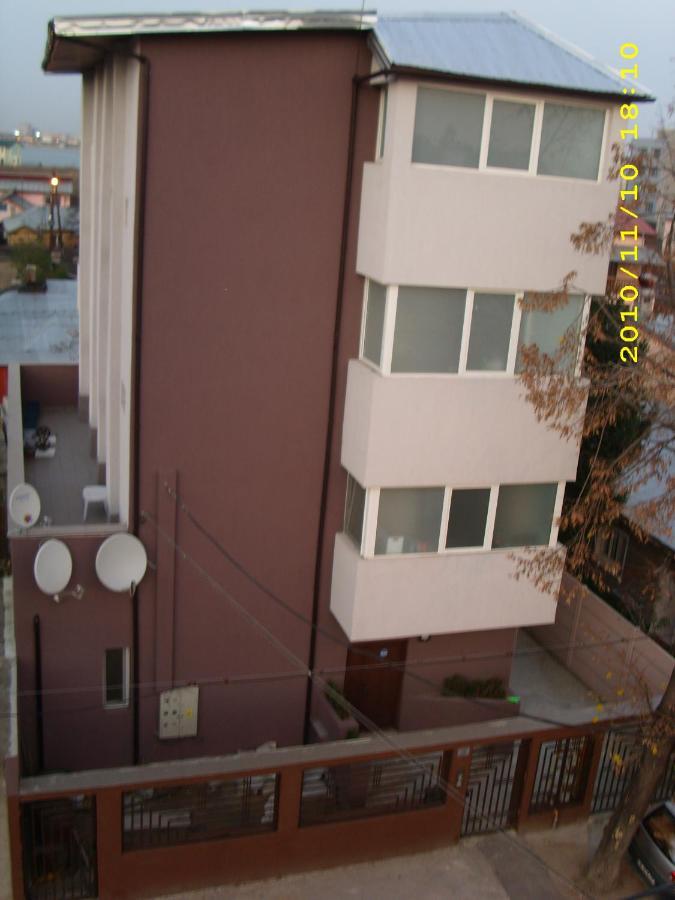 Spacious, Modern Condo In New Villa - Sleeps 6 Bucharest Exterior photo