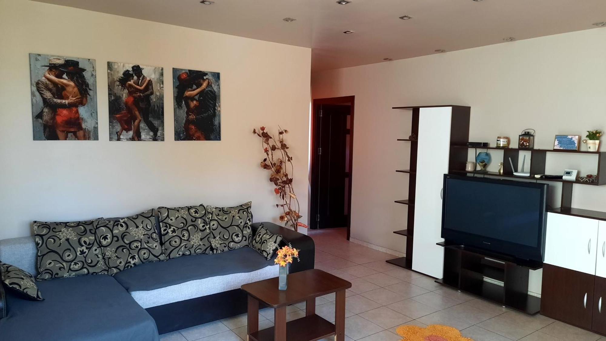 Spacious, Modern Condo In New Villa - Sleeps 6 Bucharest Exterior photo